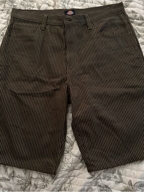 Dickies Men’s Brown and Black Pinstripe Flat Front Shorts